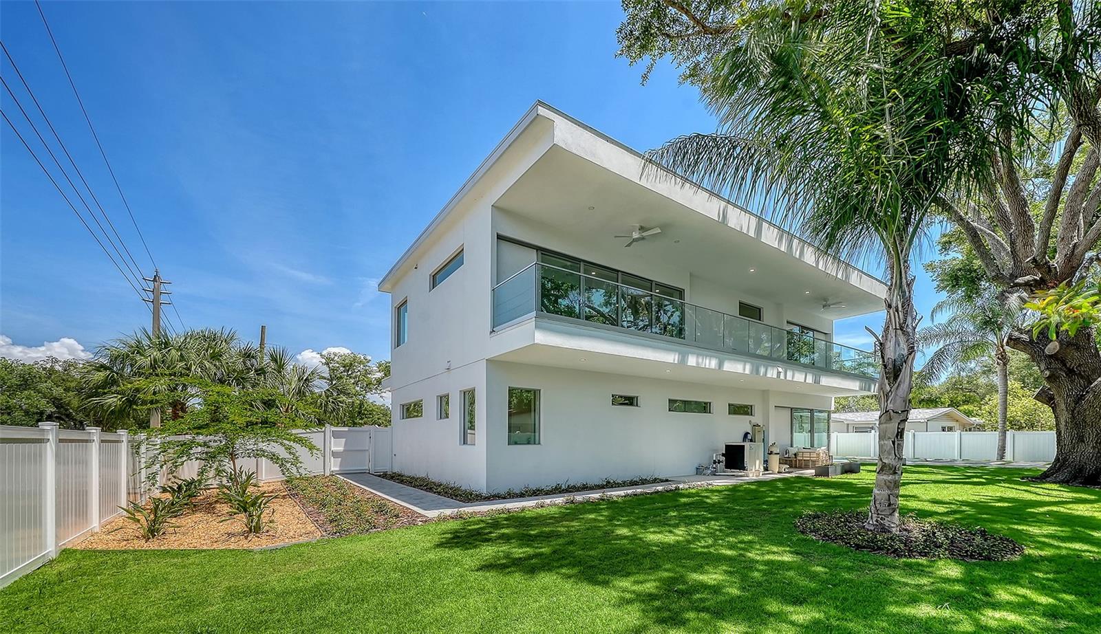 2010 HYDE PARK CIR, SARASOTA, FL, 34239