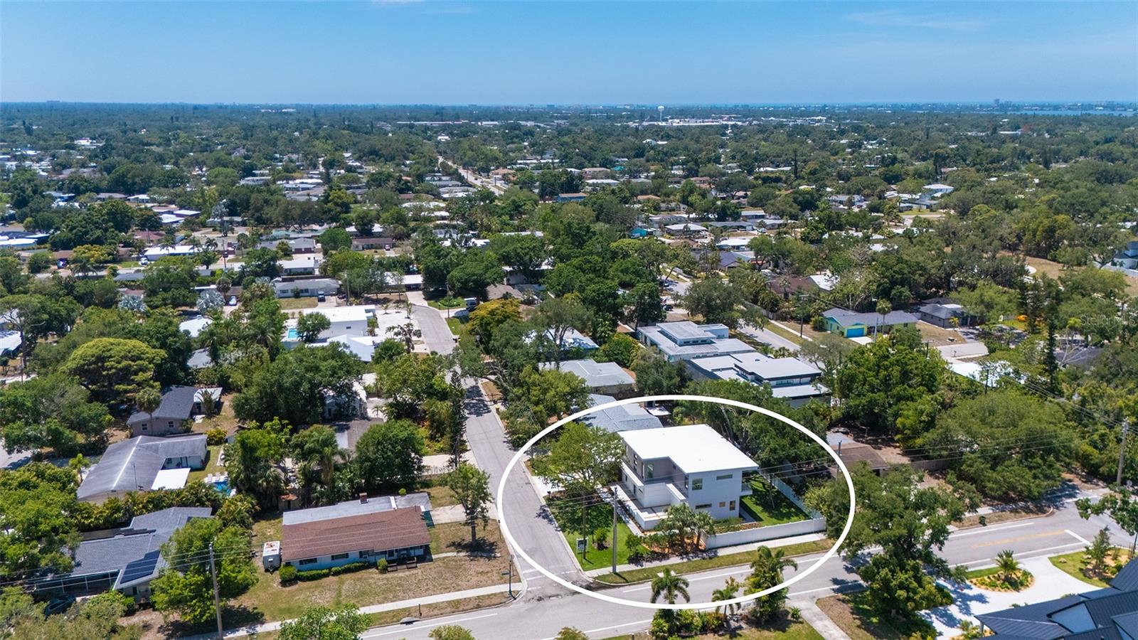 2010 HYDE PARK CIR, SARASOTA, FL, 34239