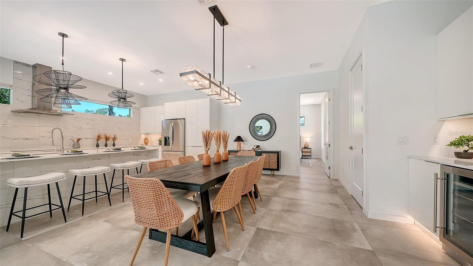2010 HYDE PARK CIR, SARASOTA, FL, 34239