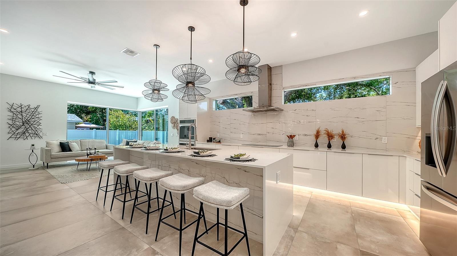 2010 HYDE PARK CIR, SARASOTA, FL, 34239