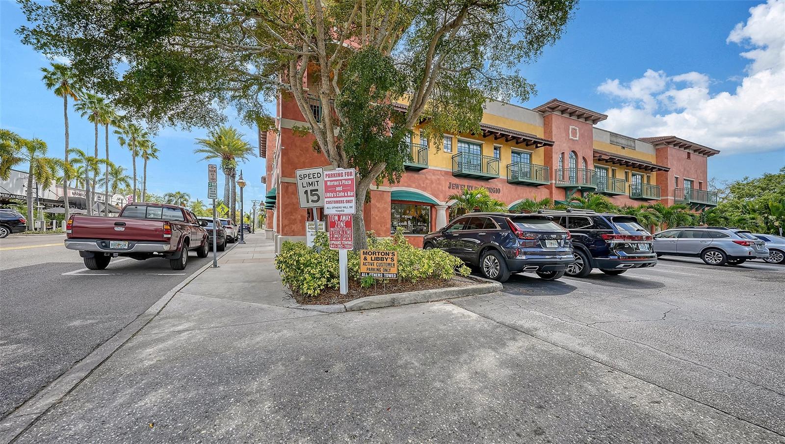 2010 HYDE PARK CIR, SARASOTA, FL, 34239