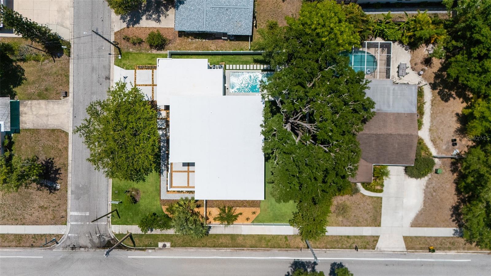 2010 HYDE PARK CIR, SARASOTA, FL, 34239