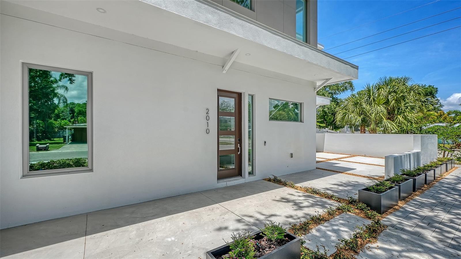 2010 HYDE PARK CIR, SARASOTA, FL, 34239