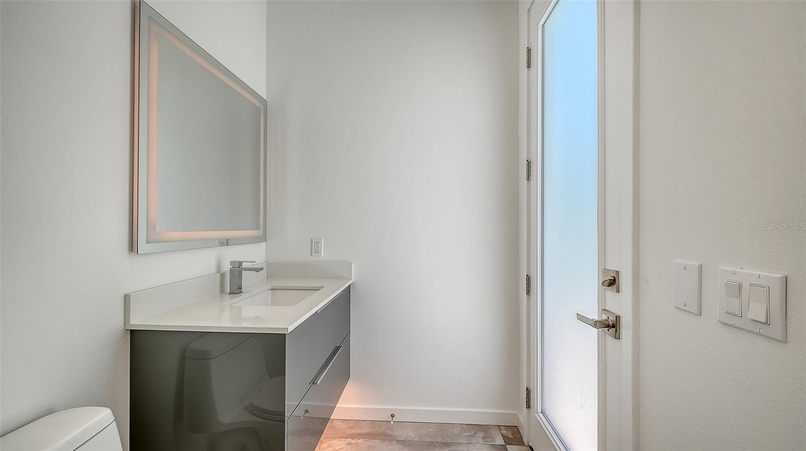 2010 HYDE PARK CIR, SARASOTA, FL, 34239