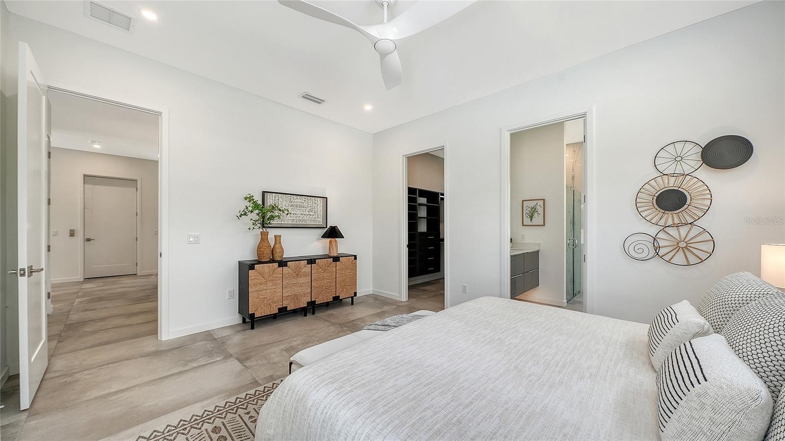 2010 HYDE PARK CIR, SARASOTA, FL, 34239