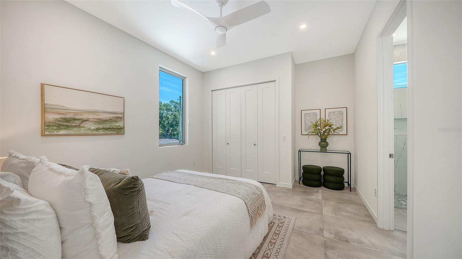 2010 HYDE PARK CIR, SARASOTA, FL, 34239
