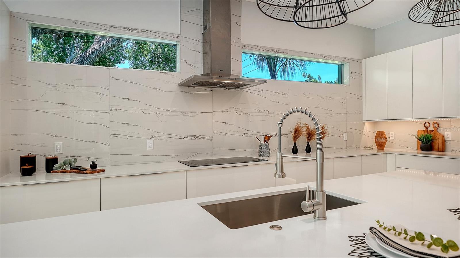 2010 HYDE PARK CIR, SARASOTA, FL, 34239
