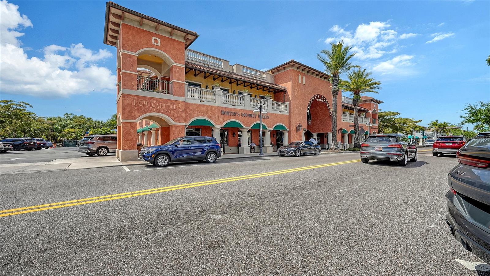 2010 HYDE PARK CIR, SARASOTA, FL, 34239