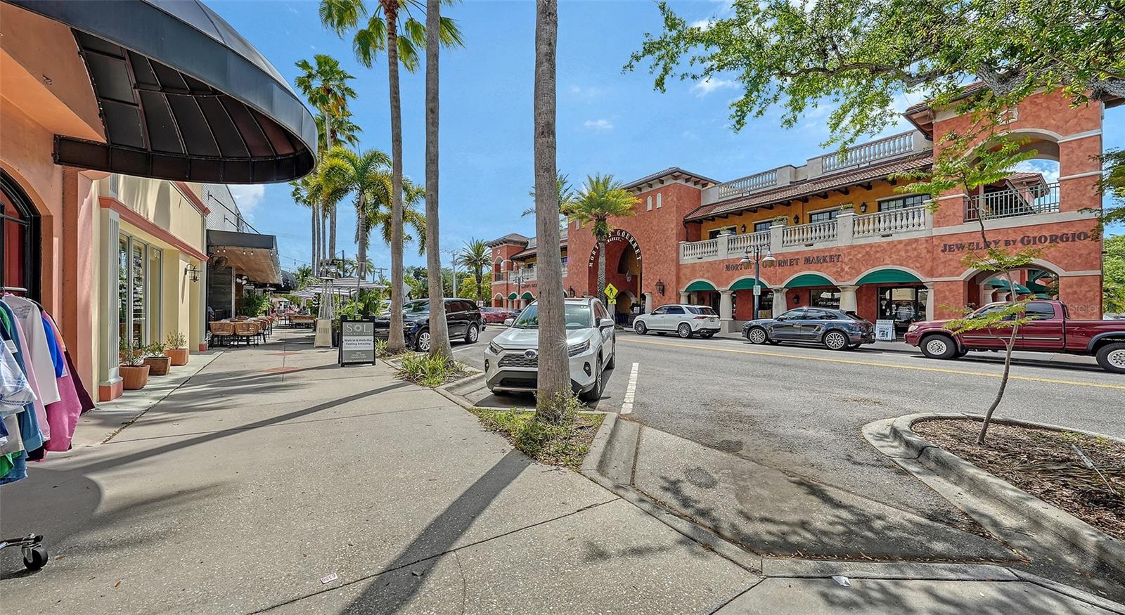 2010 HYDE PARK CIR, SARASOTA, FL, 34239