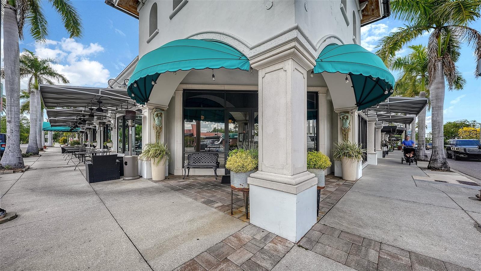 2010 HYDE PARK CIR, SARASOTA, FL, 34239