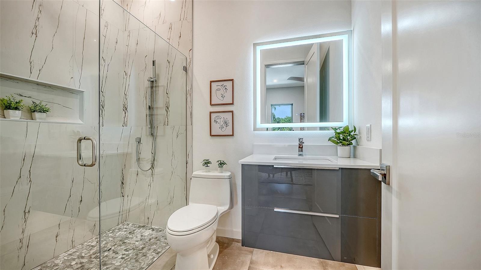 2010 HYDE PARK CIR, SARASOTA, FL, 34239