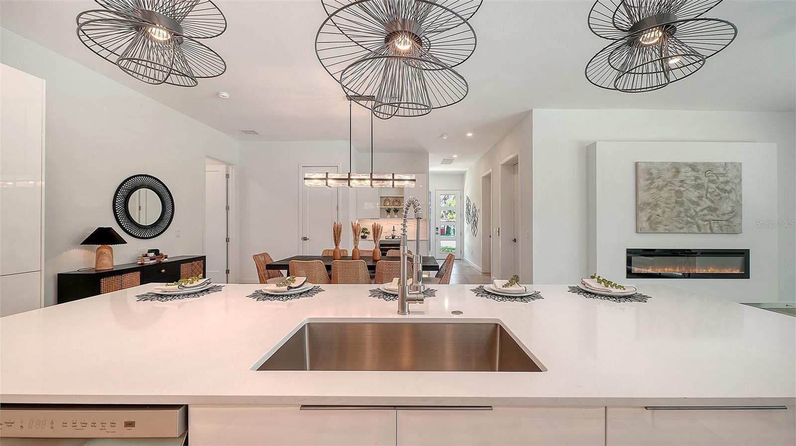 2010 HYDE PARK CIR, SARASOTA, FL, 34239