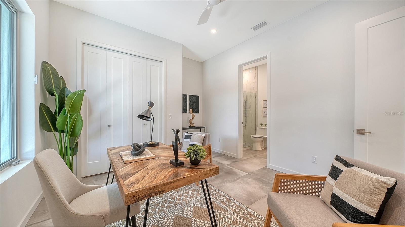 2010 HYDE PARK CIR, SARASOTA, FL, 34239