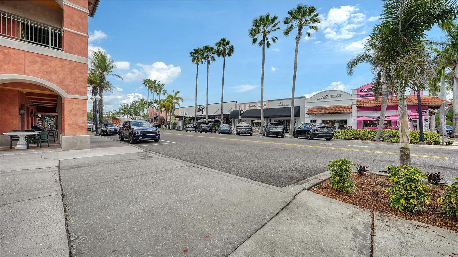 2010 HYDE PARK CIR, SARASOTA, FL, 34239