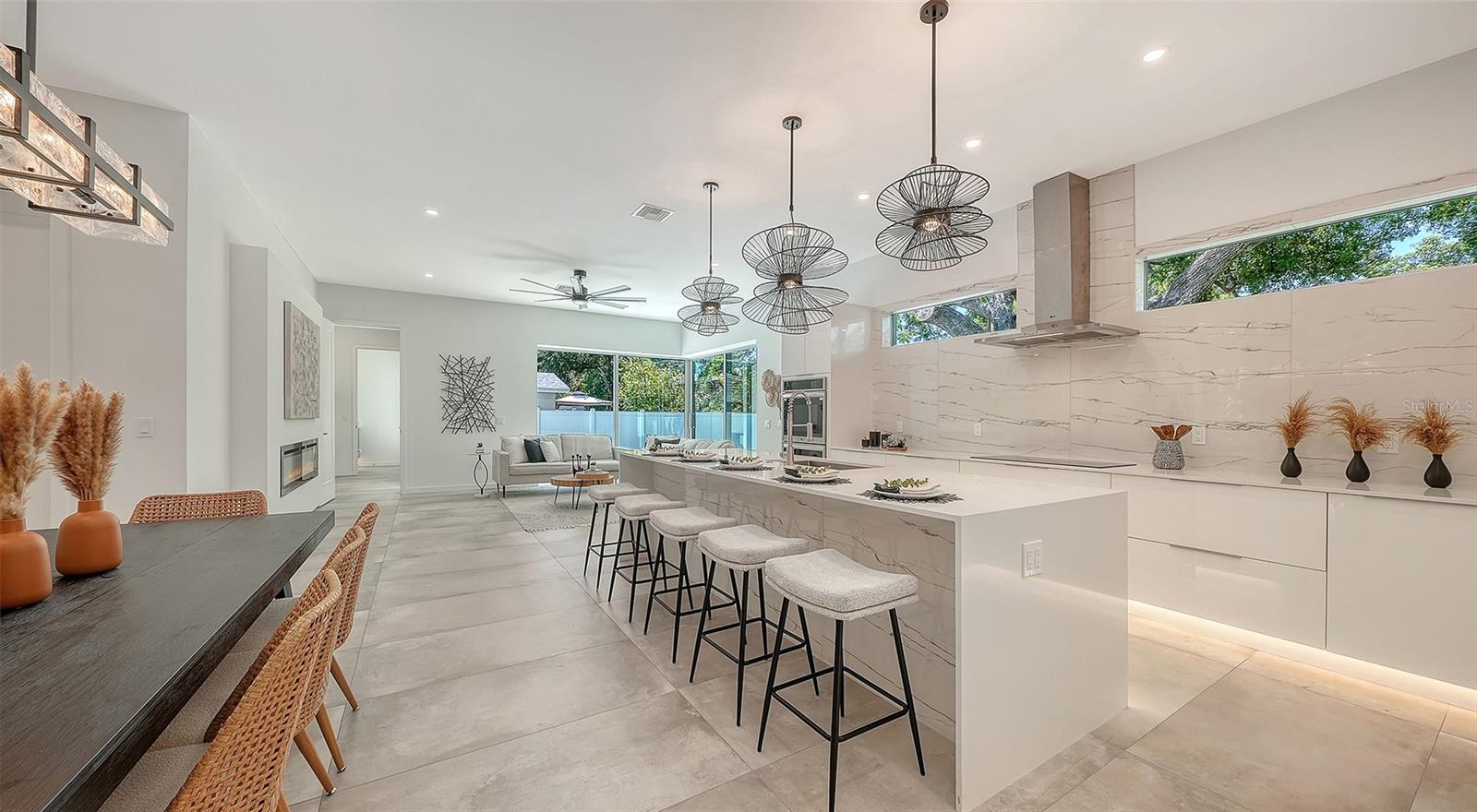 2010 HYDE PARK CIR, SARASOTA, FL, 34239