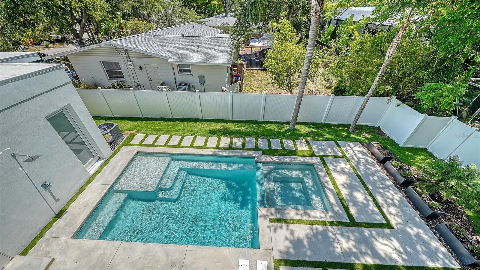 2010 HYDE PARK CIR, SARASOTA, FL, 34239