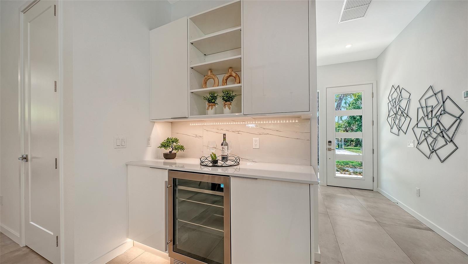 2010 HYDE PARK CIR, SARASOTA, FL, 34239