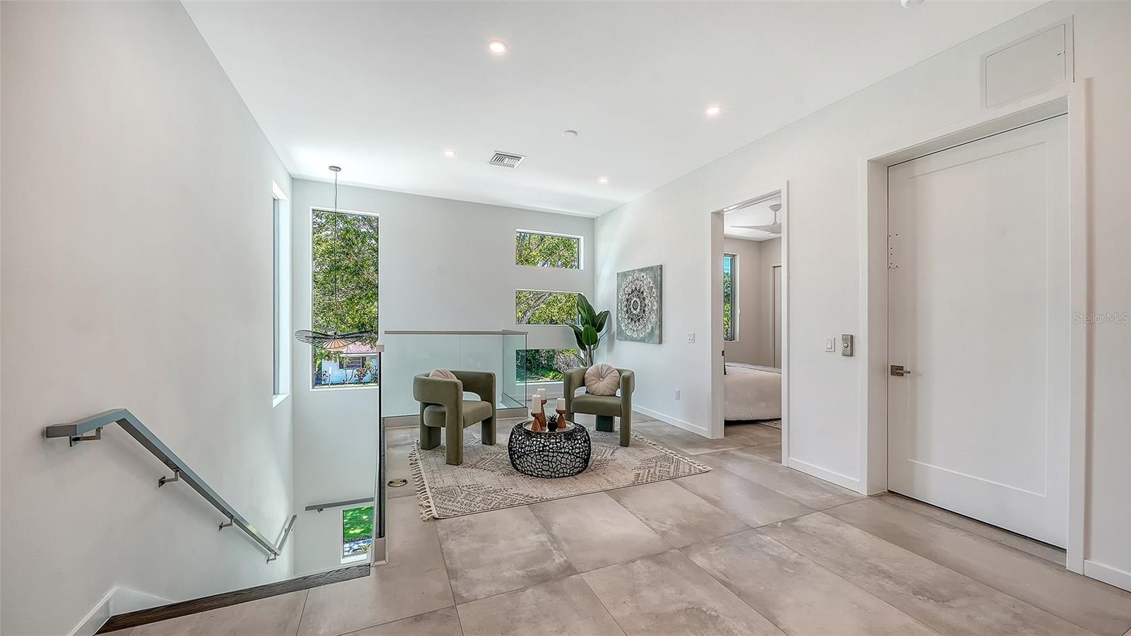 2010 HYDE PARK CIR, SARASOTA, FL, 34239