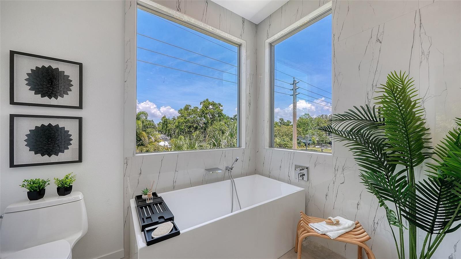 2010 HYDE PARK CIR, SARASOTA, FL, 34239