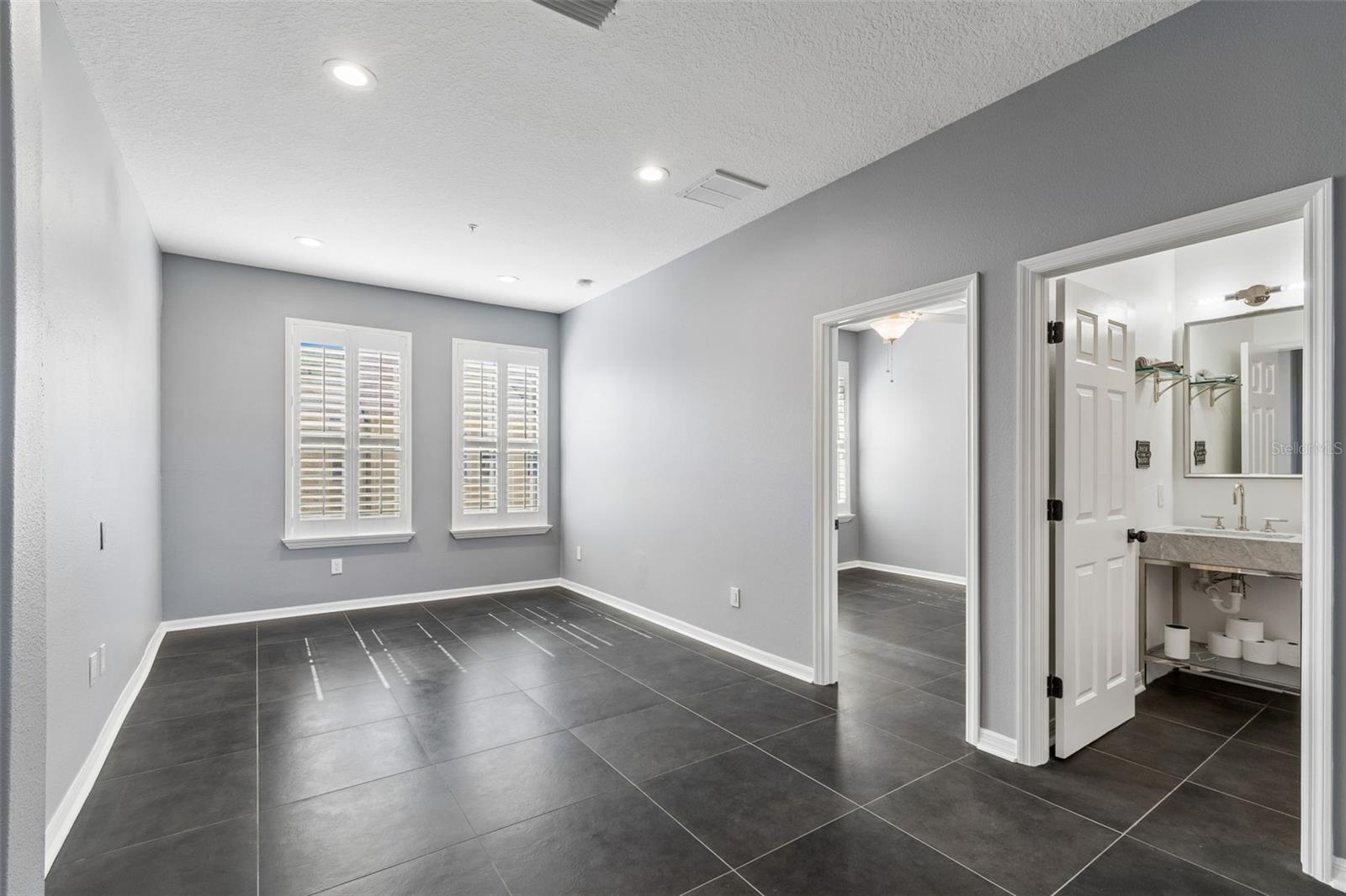 4326 SPINNAKER COVE LN, TAMPA, FL, 33615