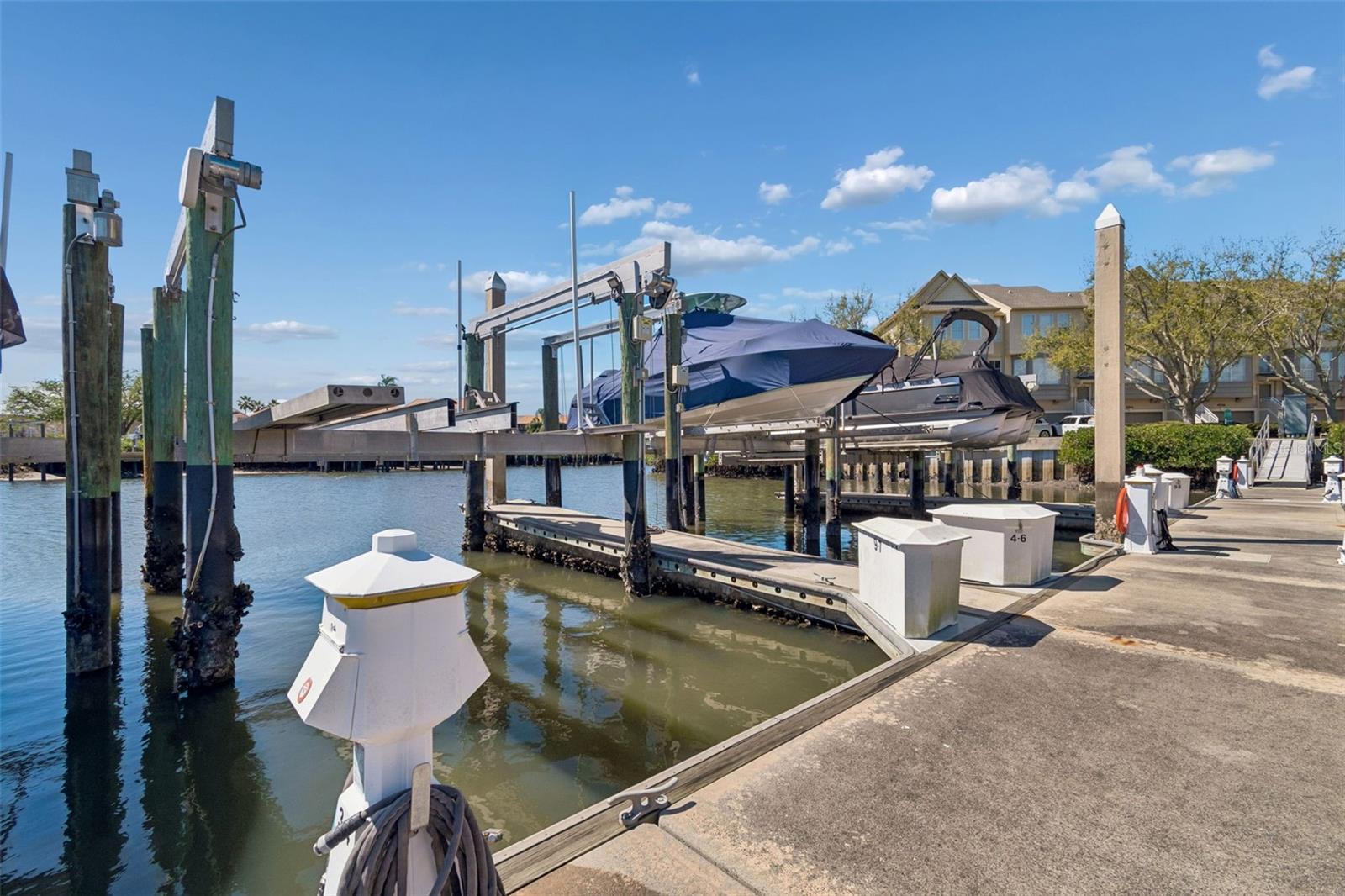 4326 SPINNAKER COVE LN, TAMPA, FL, 33615
