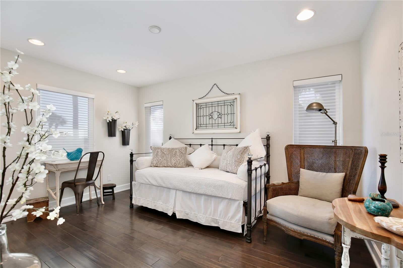 210 N RIVERSIDE DR, EDGEWATER, FL, 32132