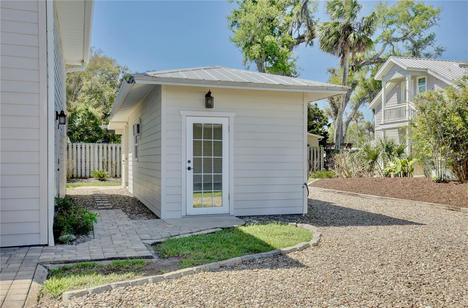 210 N RIVERSIDE DR, EDGEWATER, FL, 32132