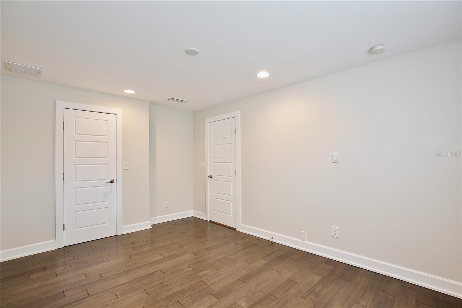 210 N RIVERSIDE DR, EDGEWATER, FL, 32132