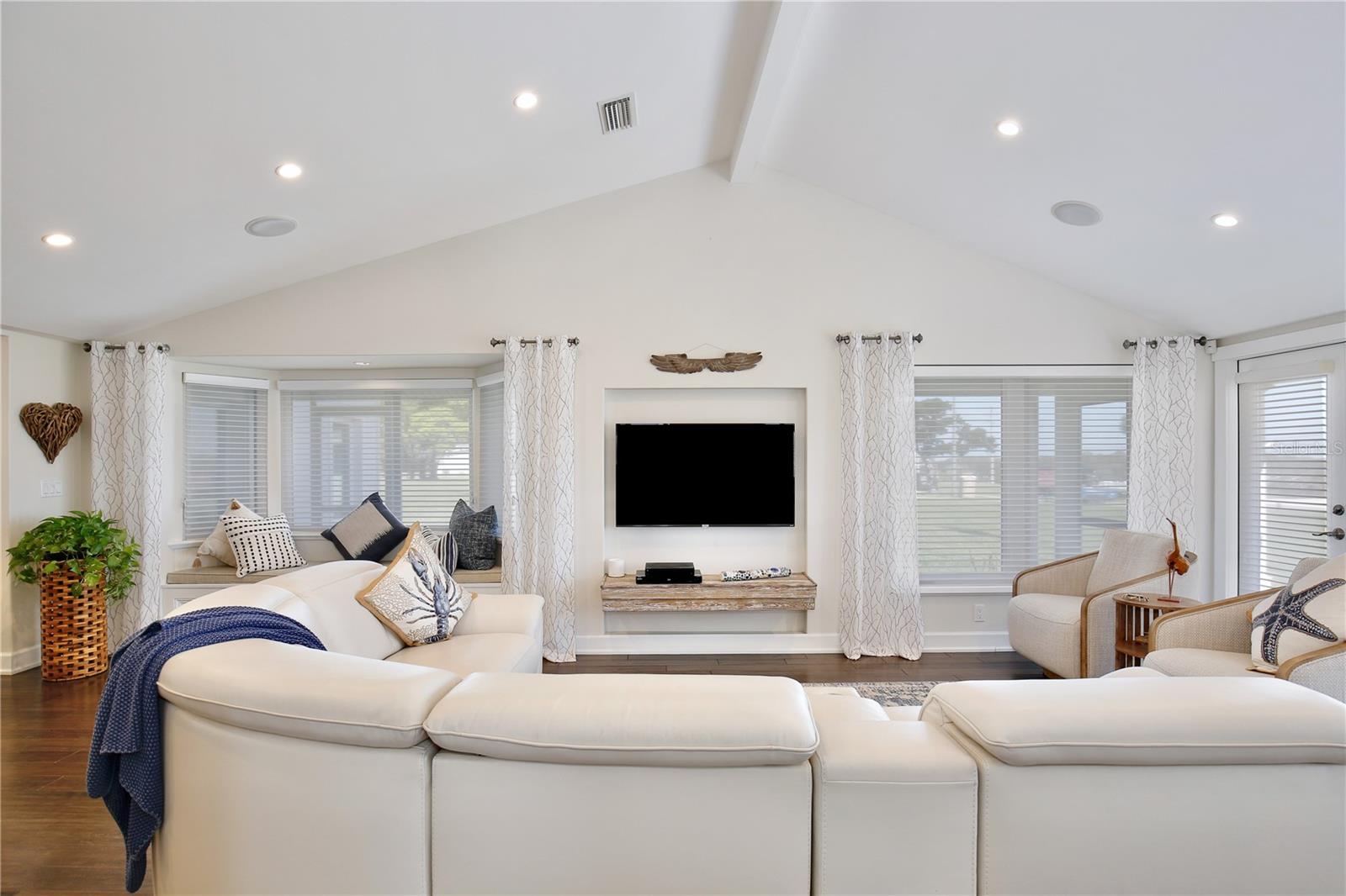 210 N RIVERSIDE DR, EDGEWATER, FL, 32132
