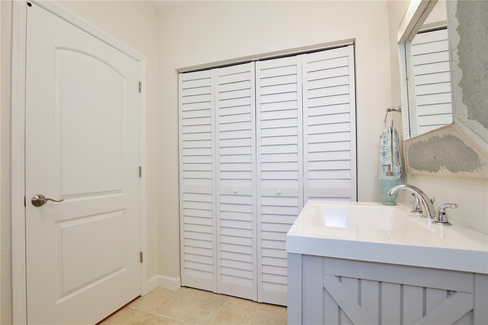 210 N RIVERSIDE DR, EDGEWATER, FL, 32132