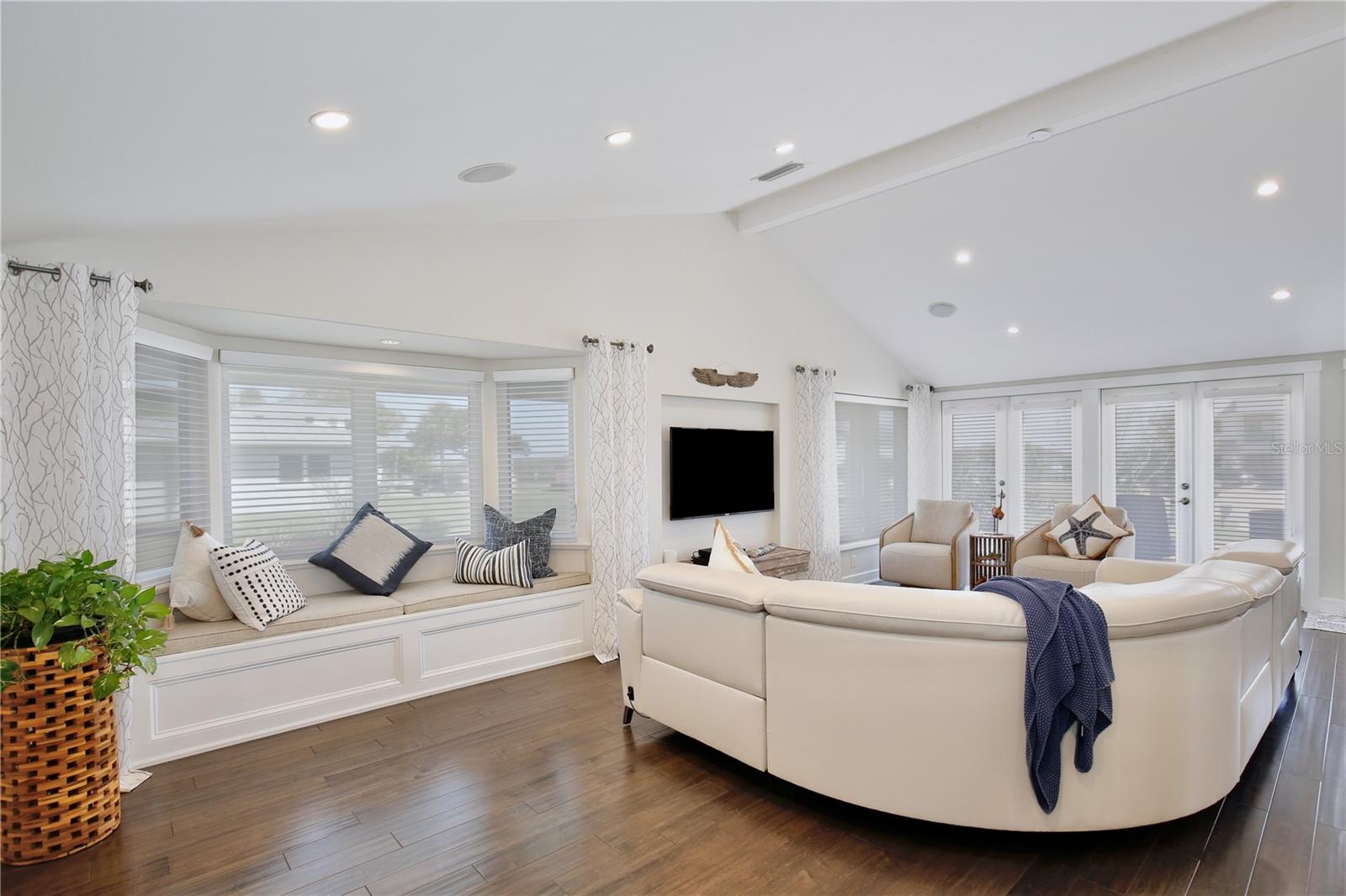 210 N RIVERSIDE DR, EDGEWATER, FL, 32132
