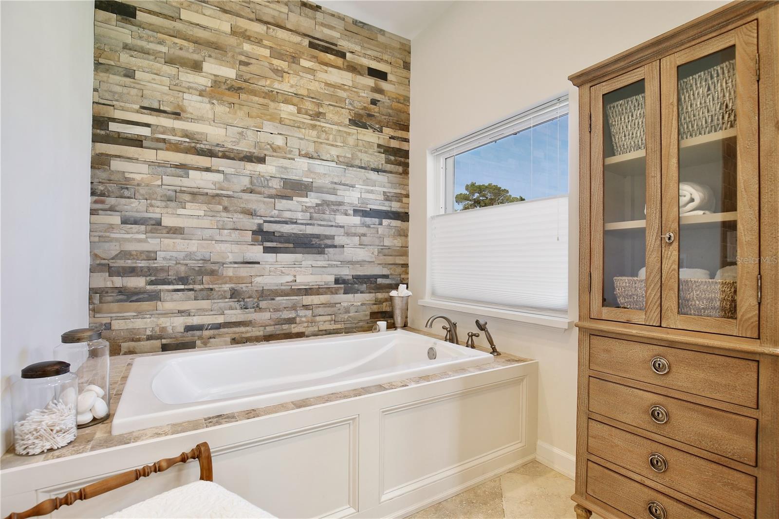 210 N RIVERSIDE DR, EDGEWATER, FL, 32132