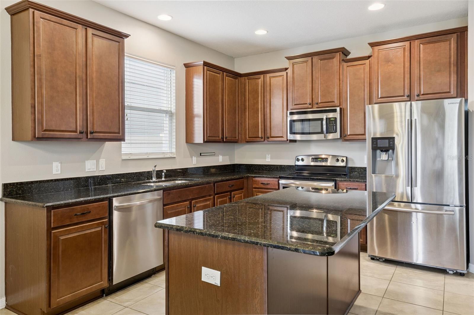 1134 WHITE WATER BAY DR, GROVELAND, FL, 34736