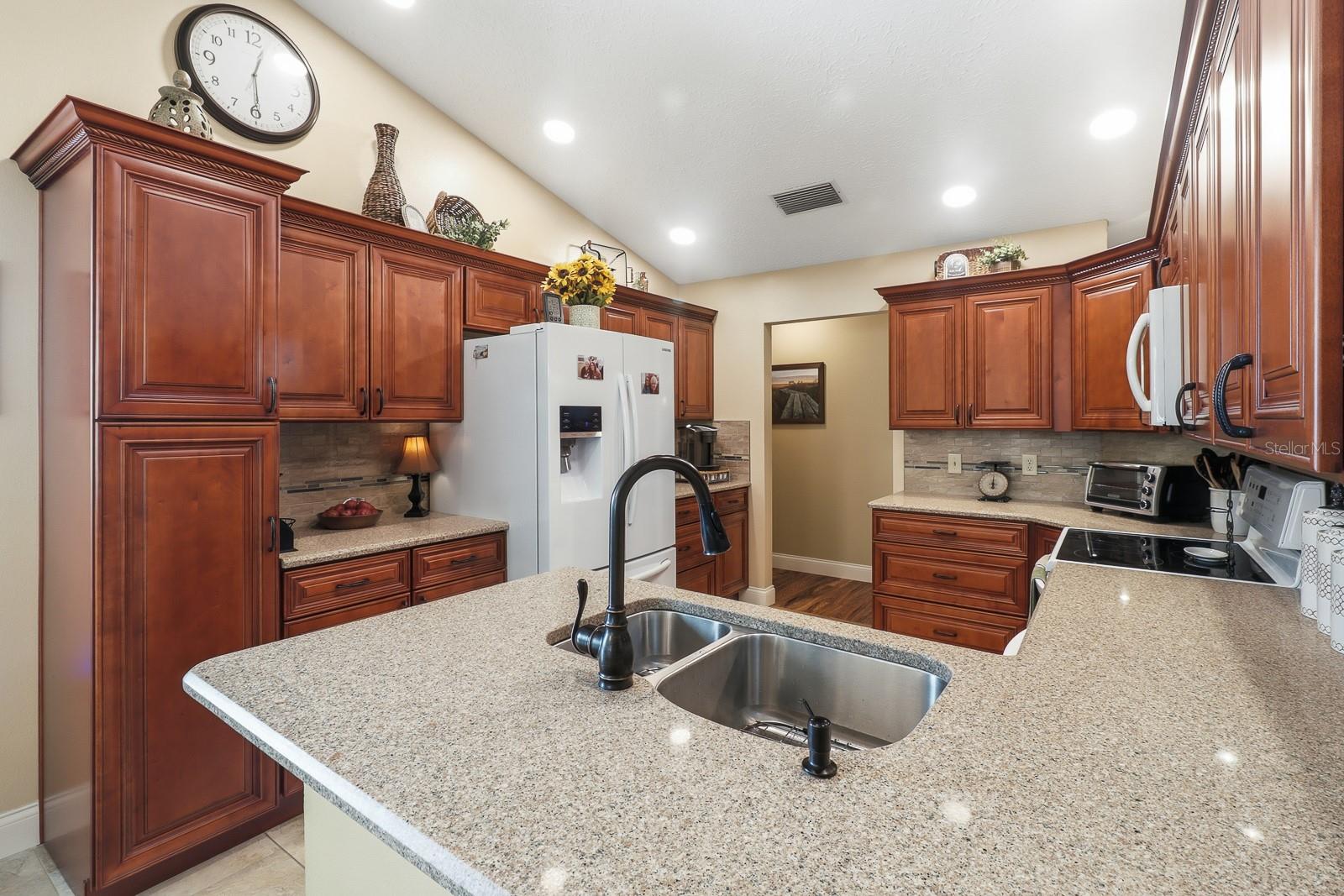 407 GLEN ABBEY LN, DEBARY, FL, 32713