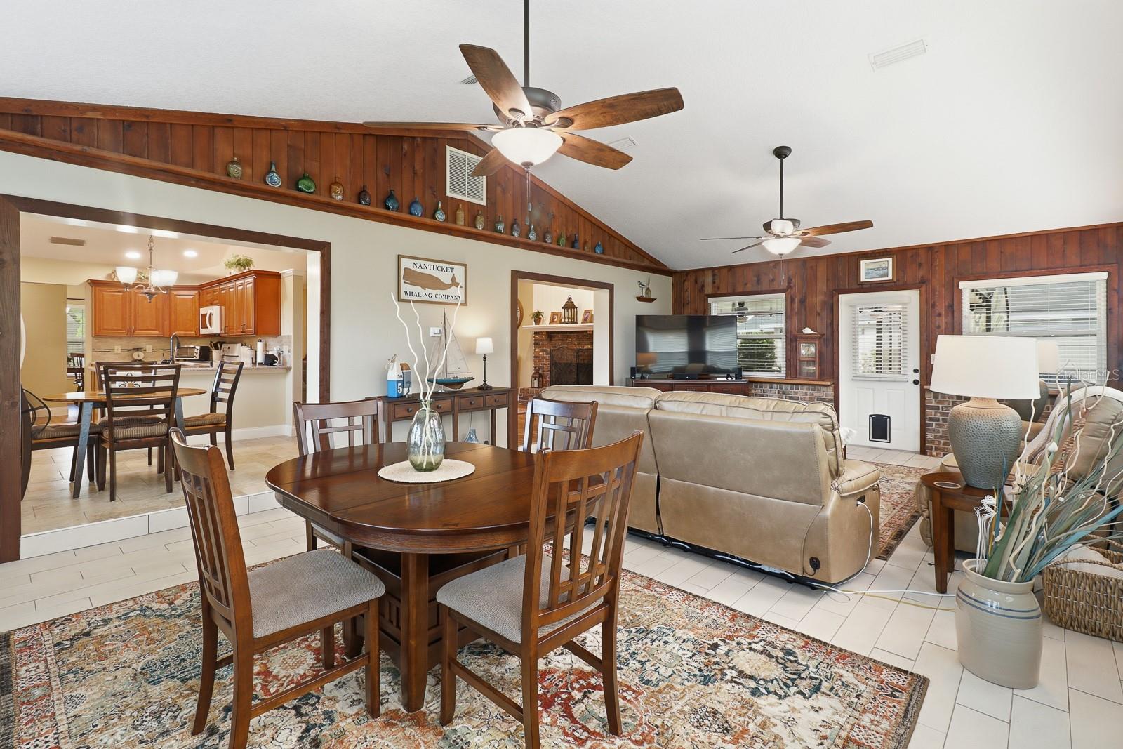 407 GLEN ABBEY LN, DEBARY, FL, 32713