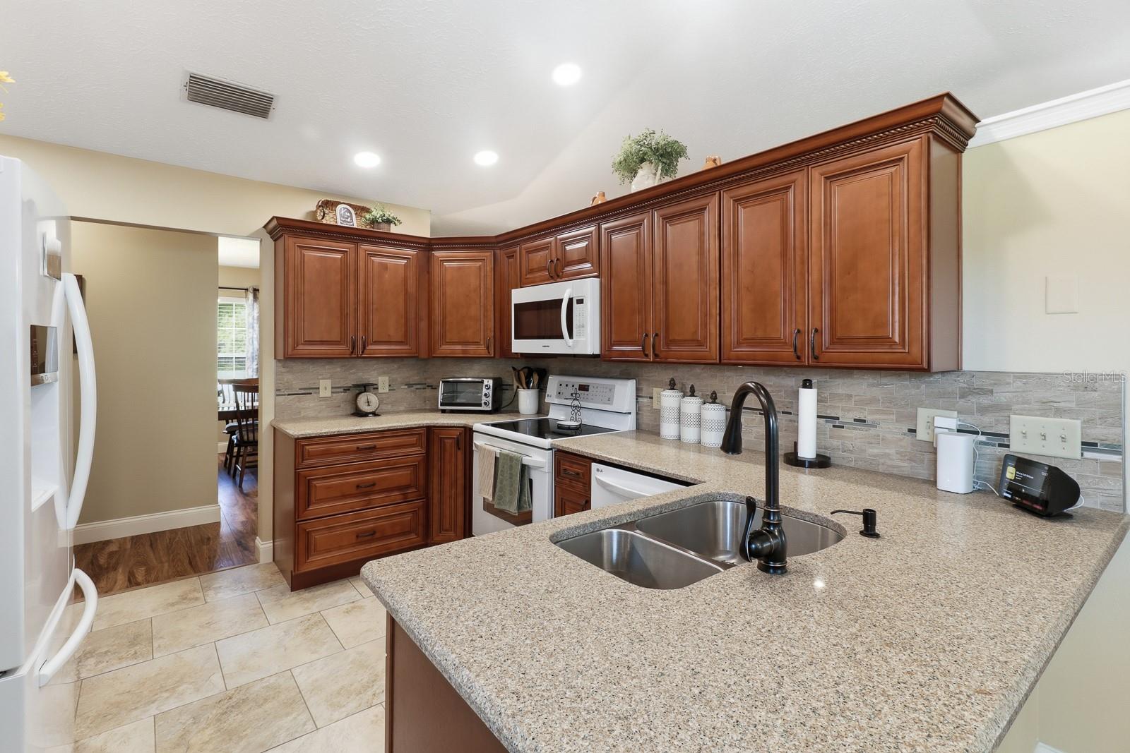 407 GLEN ABBEY LN, DEBARY, FL, 32713