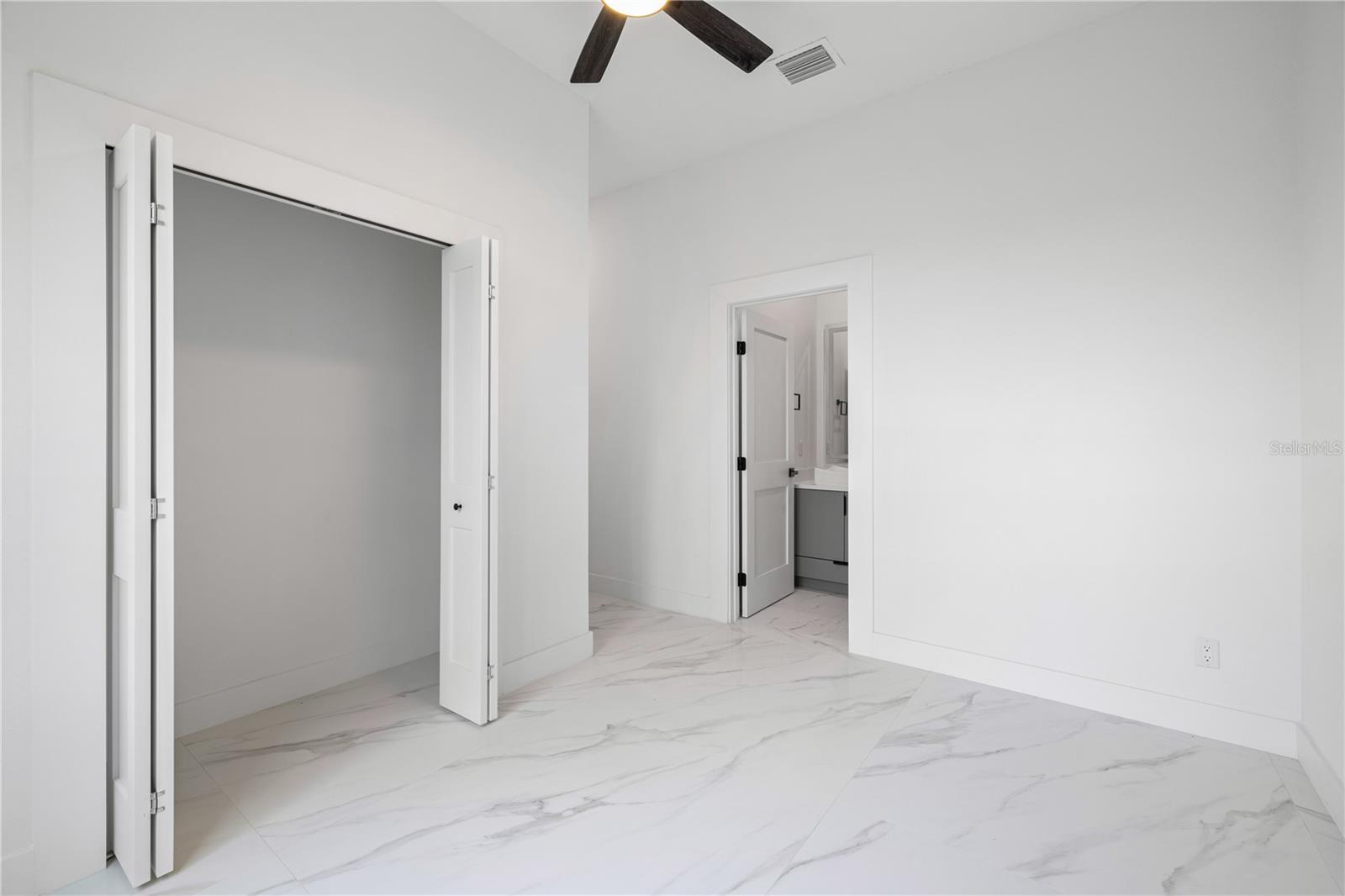 812 JOHNS POINT DR, OAKLAND, FL, 34787