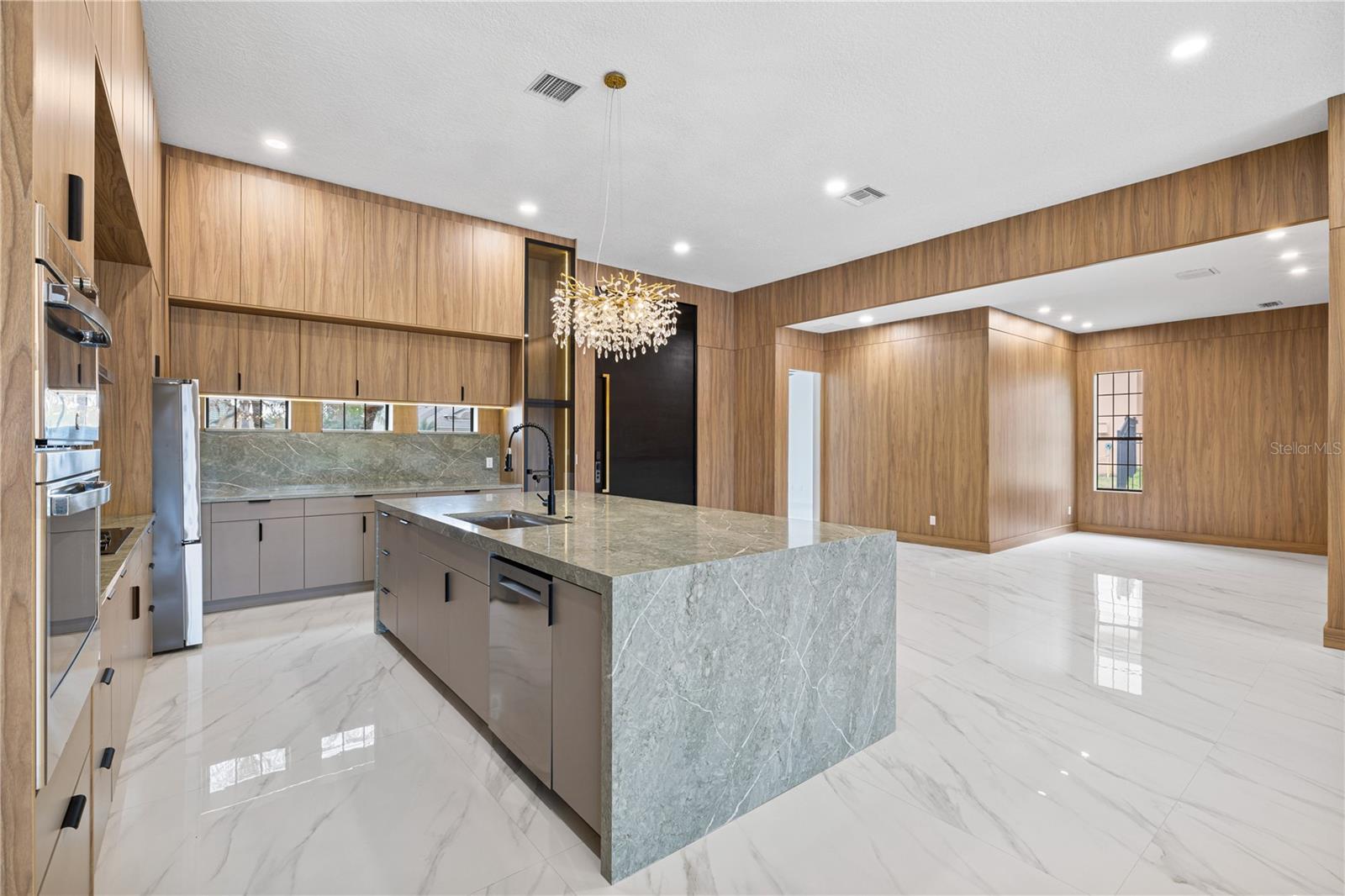 812 JOHNS POINT DR, OAKLAND, FL, 34787
