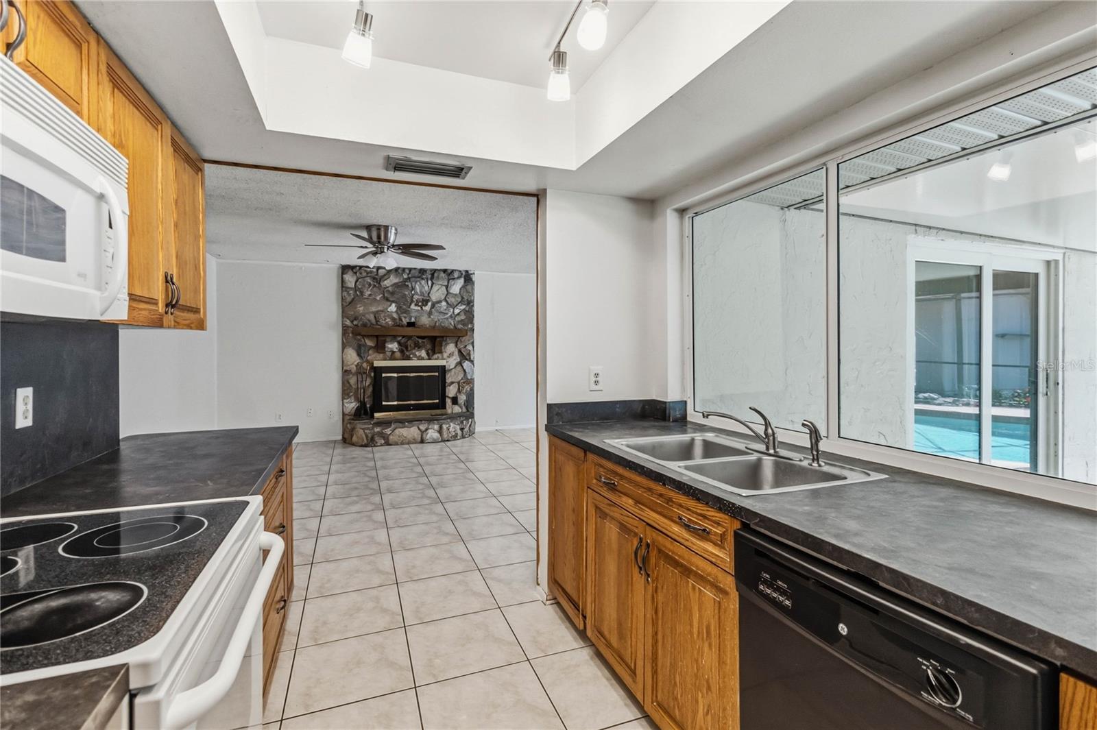 332 HARBOUR ISLAND RD, ORLANDO, FL, 32809