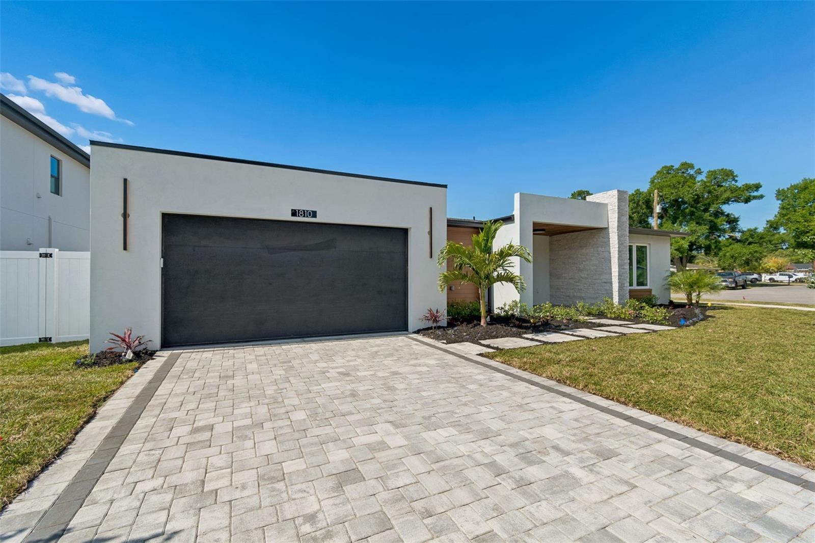 1810 W ERNA DR, TAMPA, FL, 33603