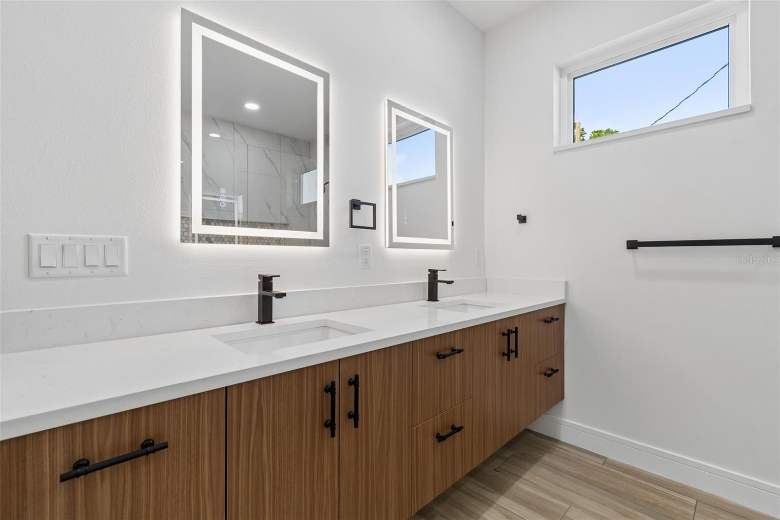 1810 W ERNA DR, TAMPA, FL, 33603