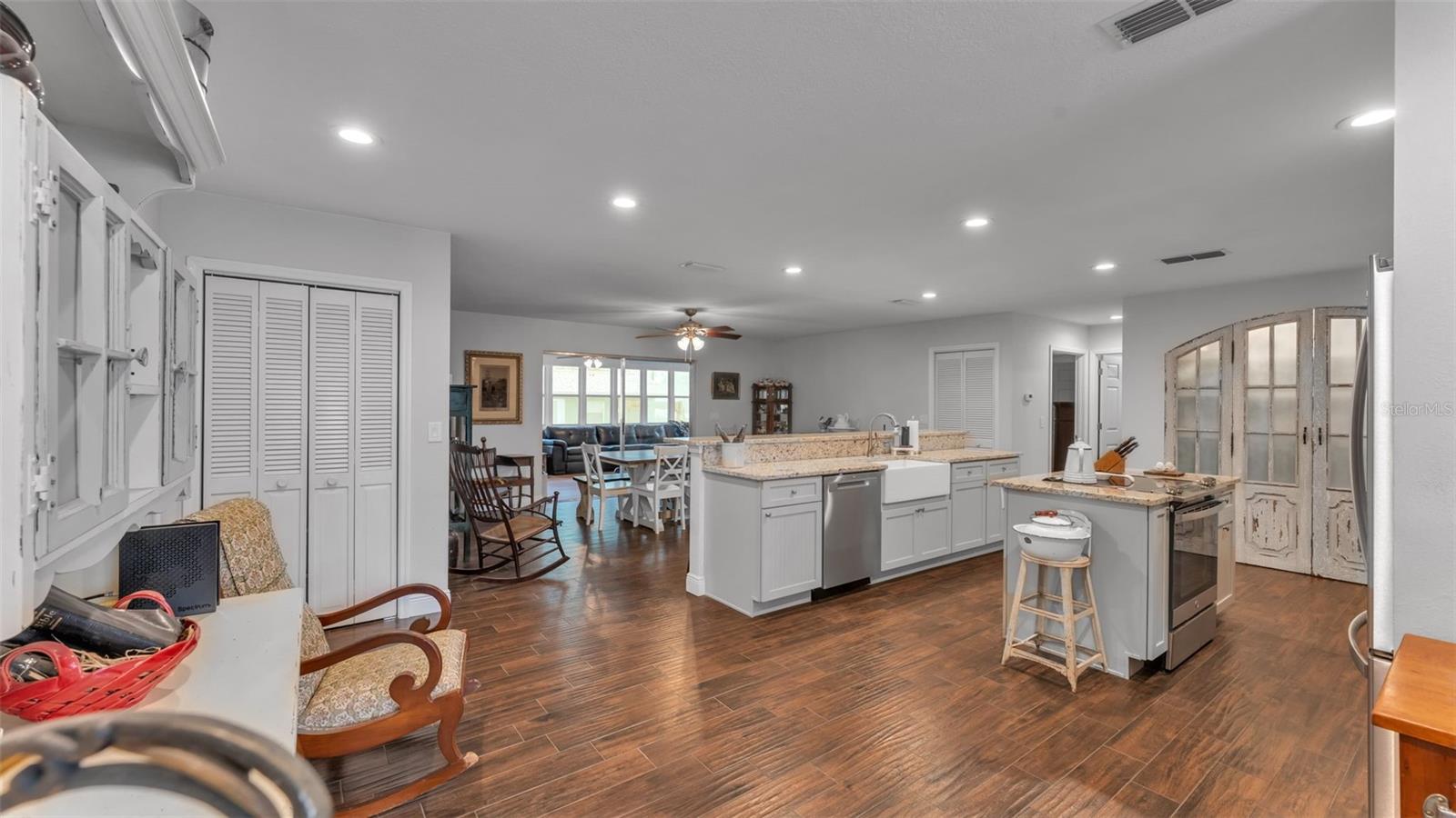 815 W SOCRUM LOOP RD, LAKELAND, FL, 33809