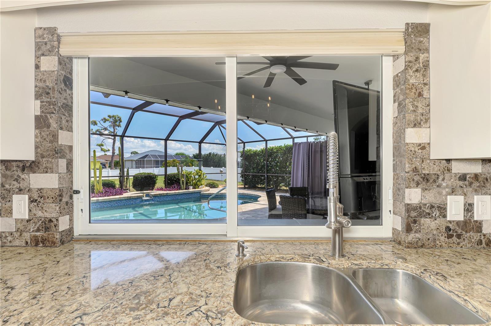 202 ROTONDA BLVD N, ROTONDA WEST, FL, 33947