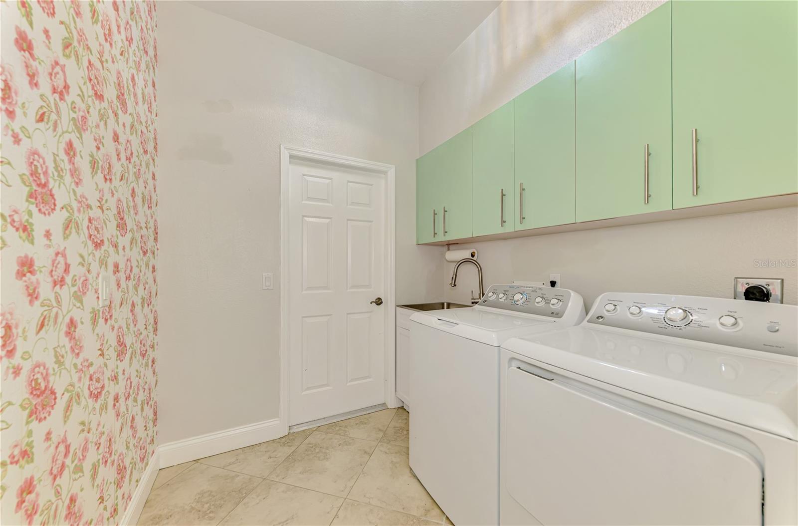 202 ROTONDA BLVD N, ROTONDA WEST, FL, 33947