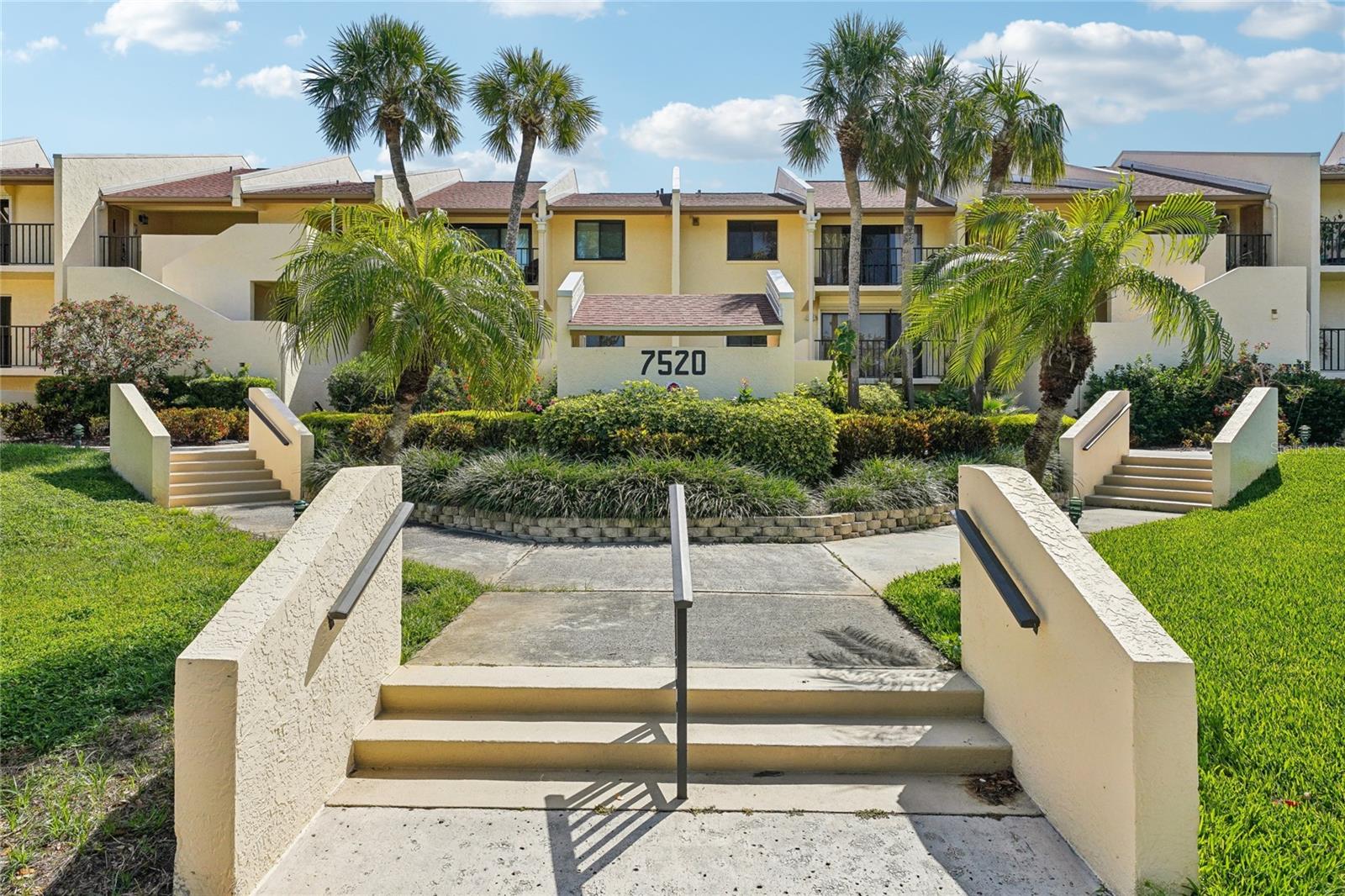 7520 SUNSHINE SKYWAY LN S #T18, ST PETERSBURG, FL, 33711
