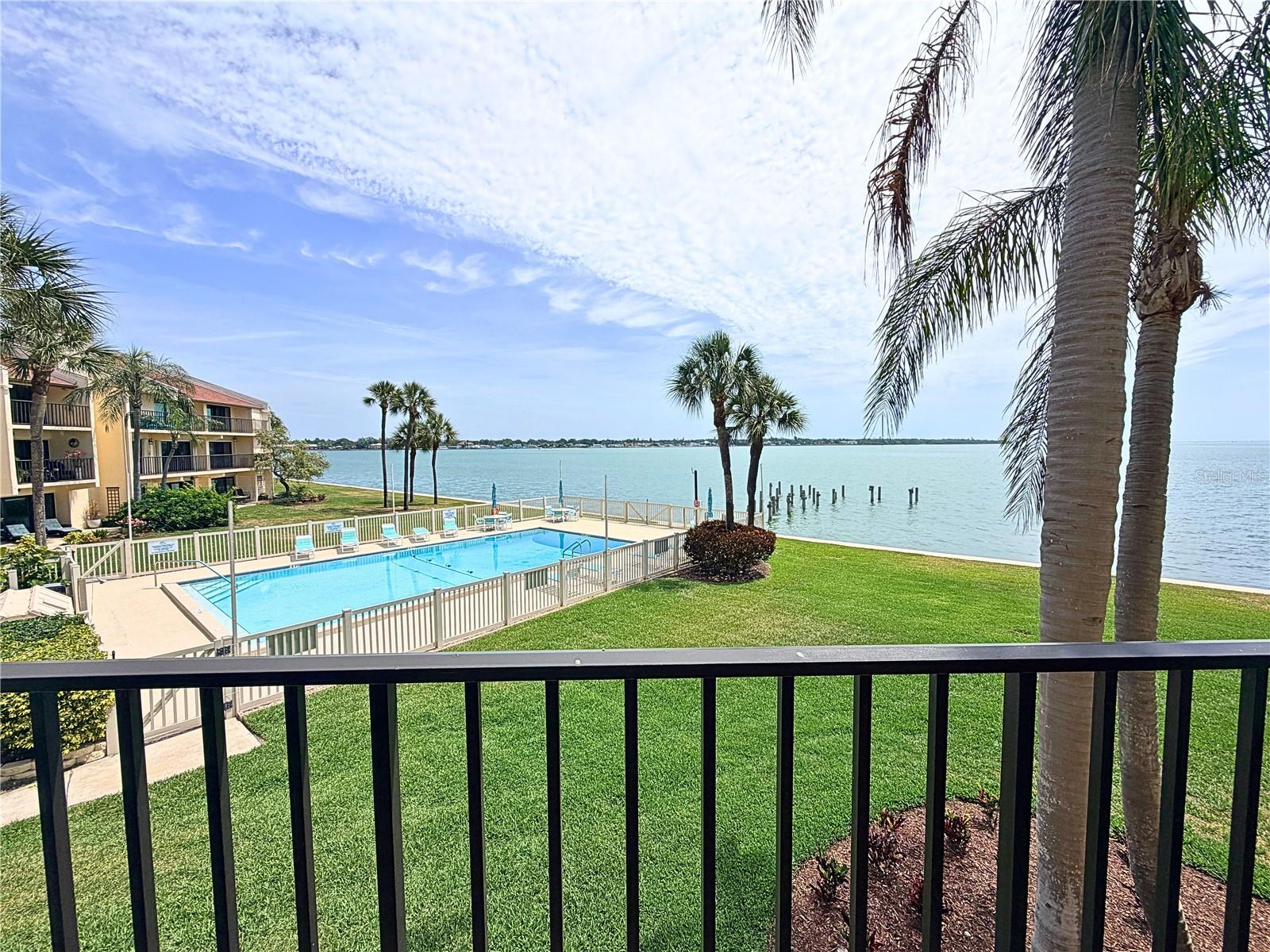 7520 SUNSHINE SKYWAY LN S #T18, ST PETERSBURG, FL, 33711
