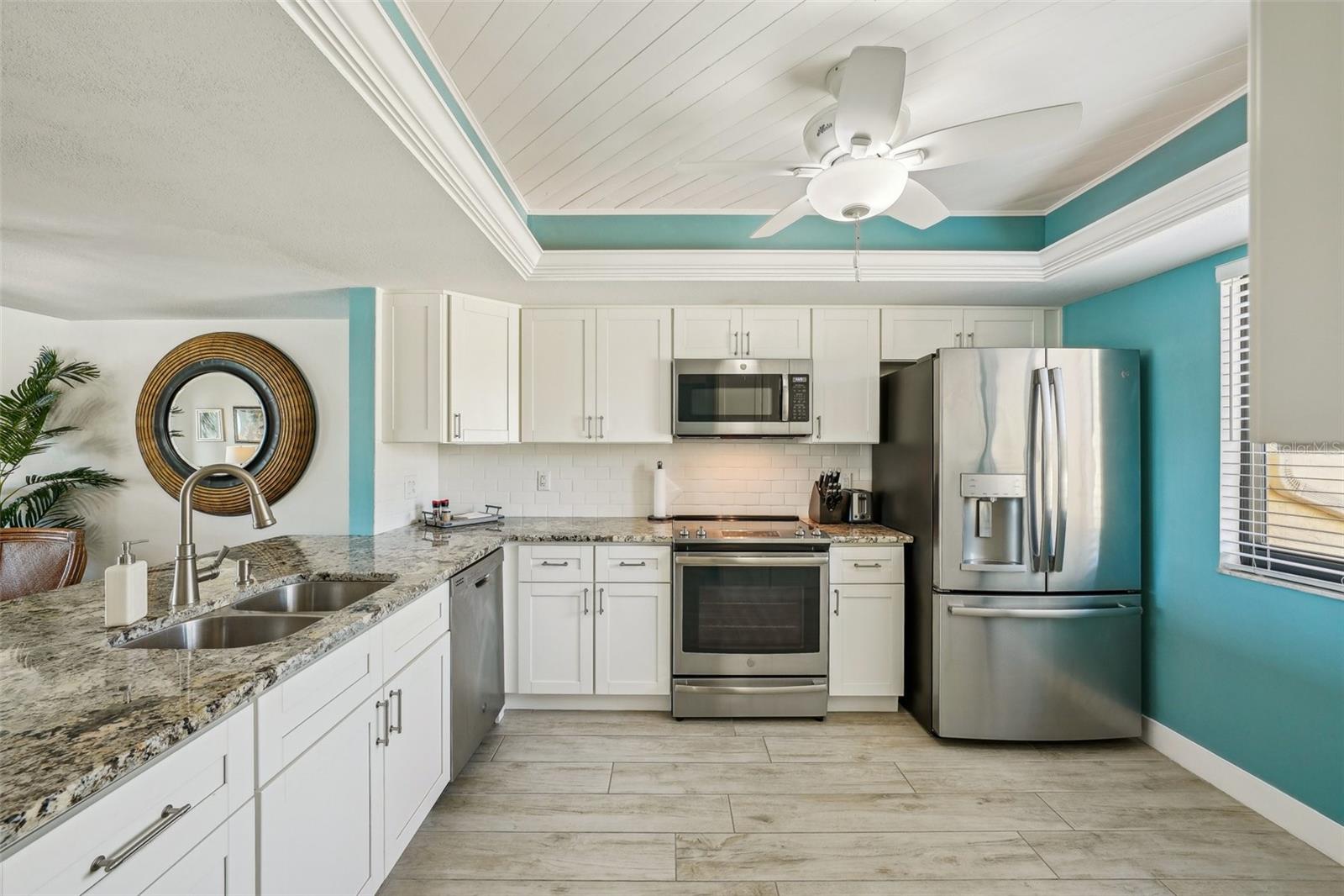 7520 SUNSHINE SKYWAY LN S #T18, ST PETERSBURG, FL, 33711