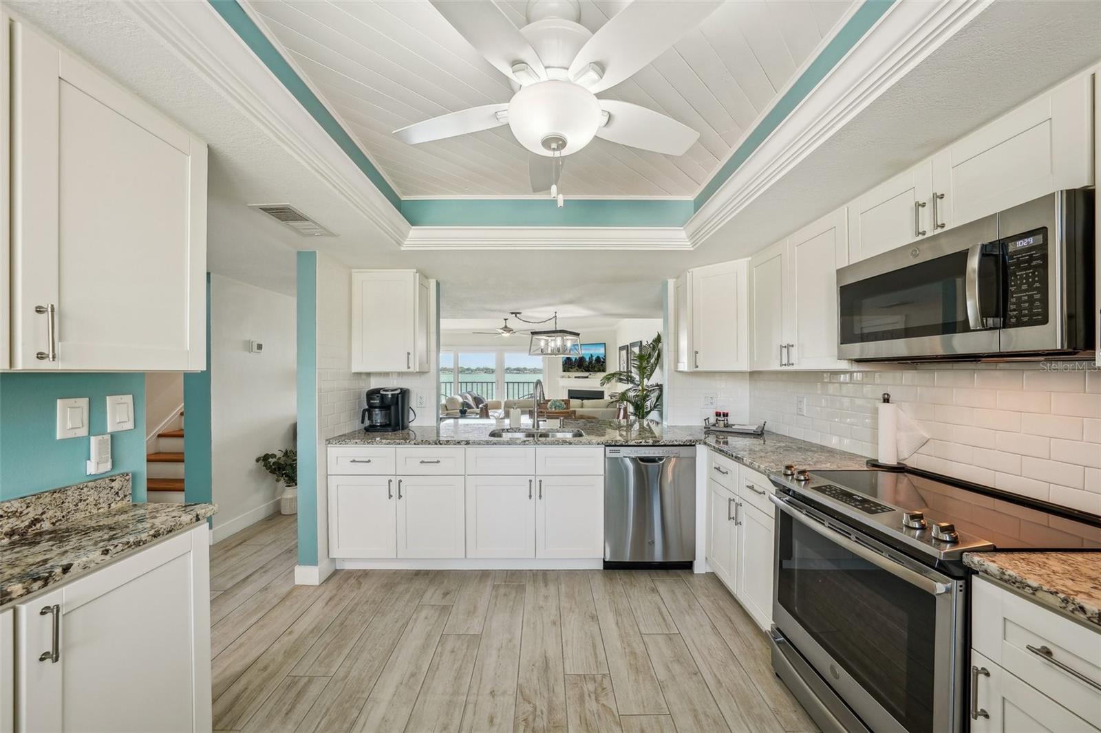 7520 SUNSHINE SKYWAY LN S #T18, ST PETERSBURG, FL, 33711