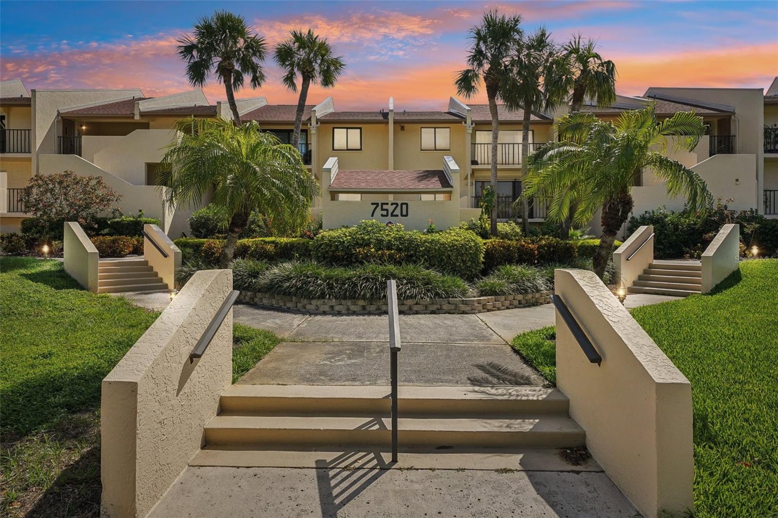 7520 SUNSHINE SKYWAY LN S #T18, ST PETERSBURG, FL, 33711