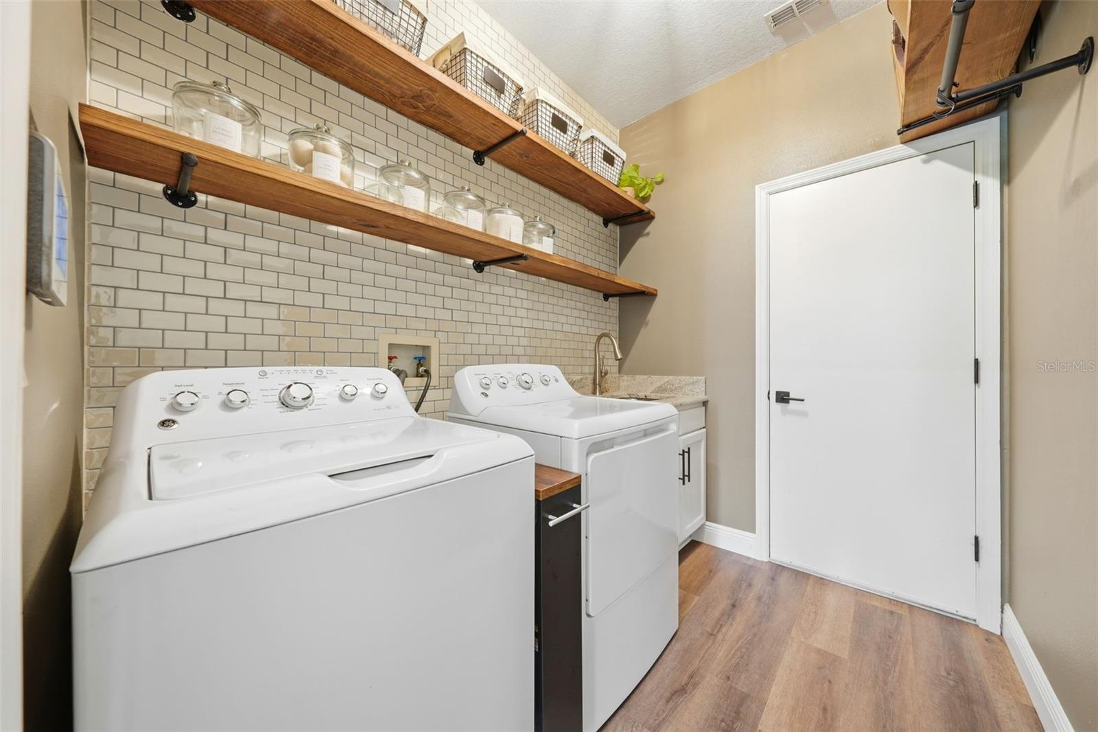 1941 CITRUS CT, MOUNT DORA, FL, 32757